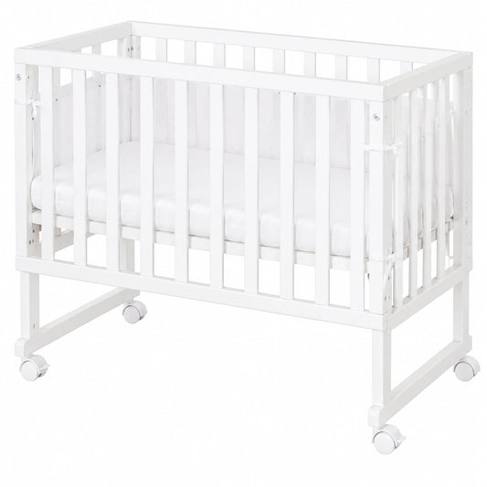 lit-bebe-avec-matelas-et-barriere-reglable-bois-blanc-ezgjcv2628gk